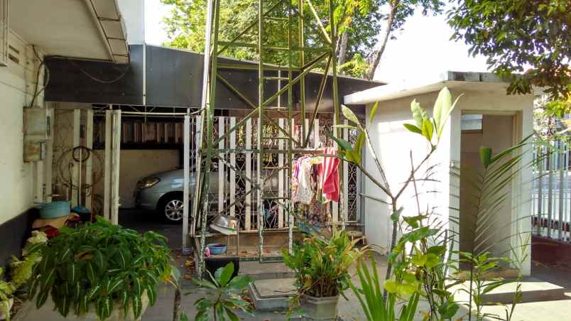 dijual rumah ambengan