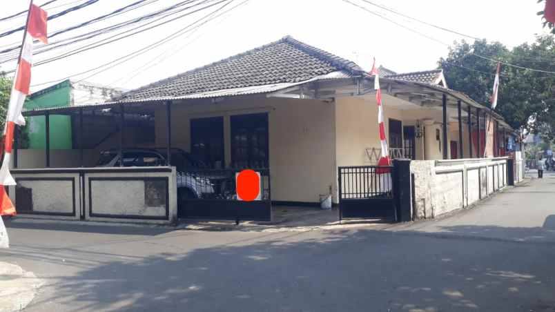 dijual rumah ampera raya