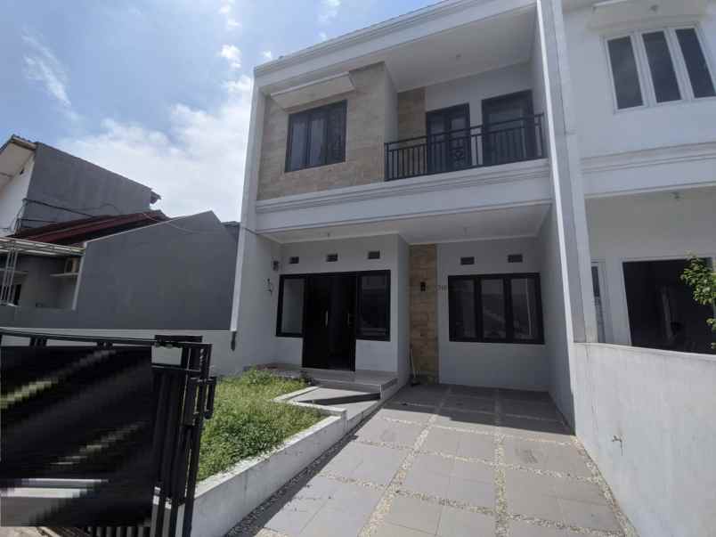 dijual rumah antapani