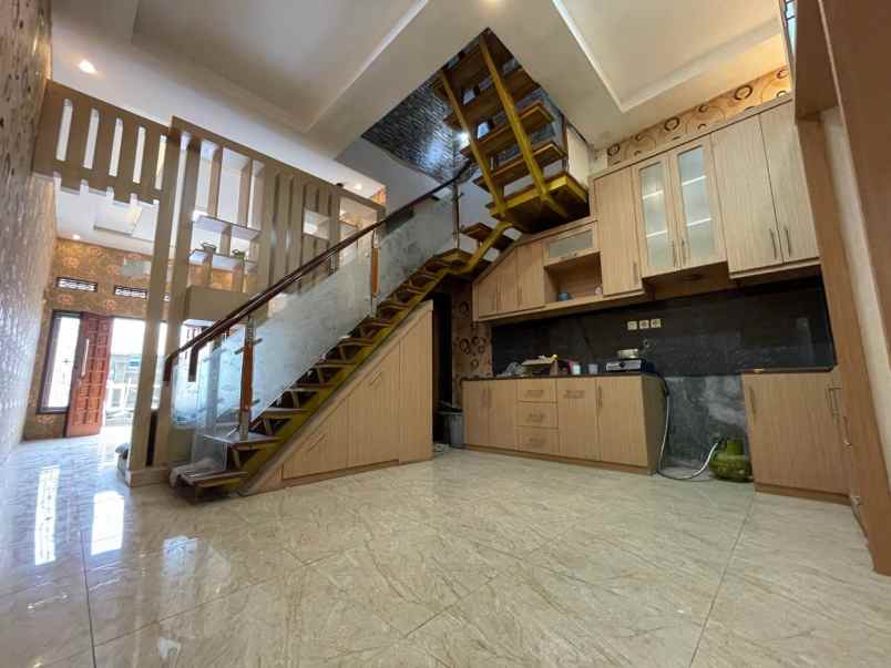 dijual rumah antapani babakan sari