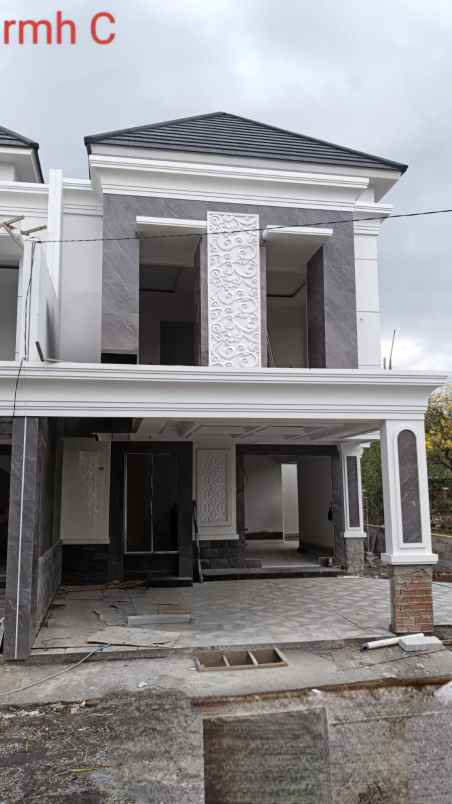 dijual rumah araya 2