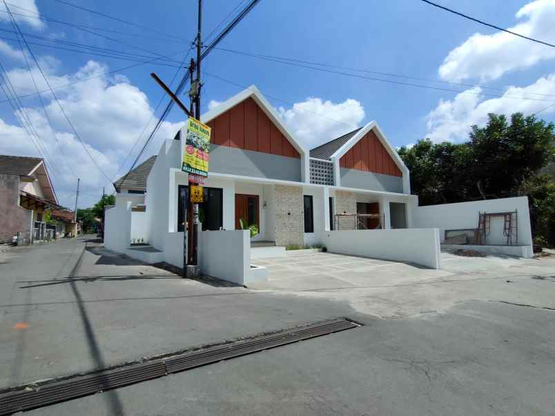 dijual rumah bakungan