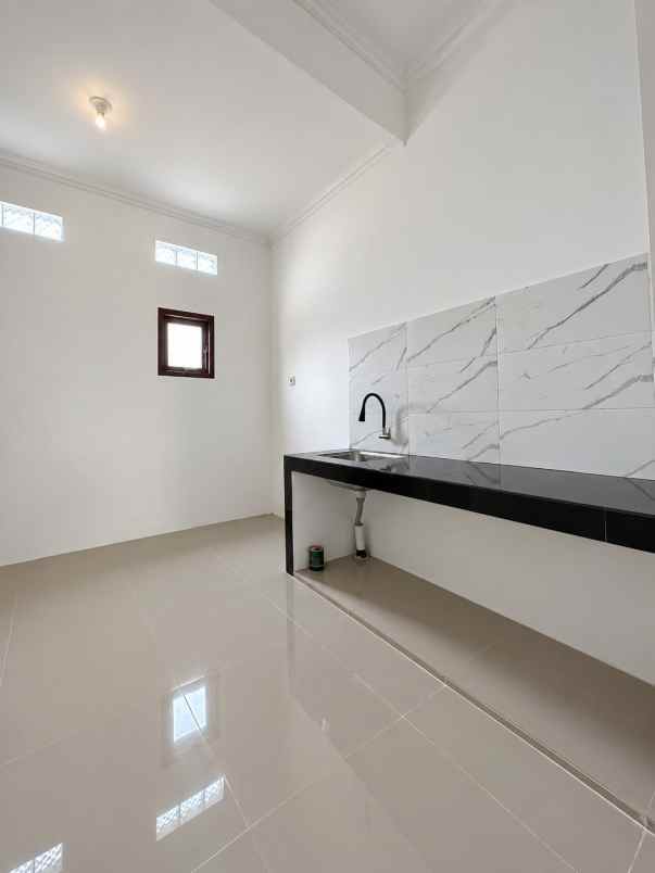 dijual rumah bambu apus