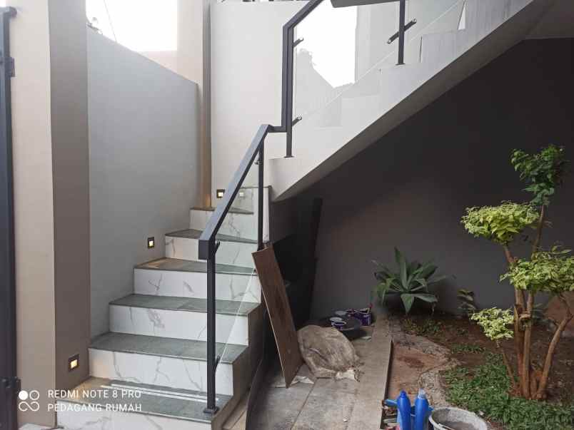 dijual rumah baru 3 5lt kolam renang di rawamagun