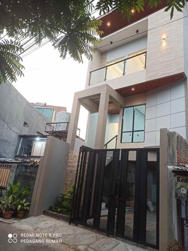 dijual rumah baru 3 5lt kolam renang di rawamagun