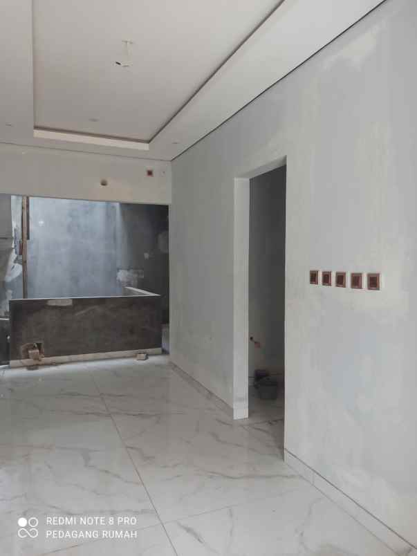 dijual rumah baru 3 5lt kolam renang di rawamagun