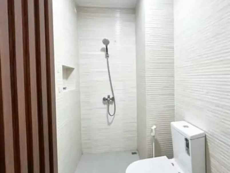 dijual rumah baru di galaxy one gate jalan 2 mobil