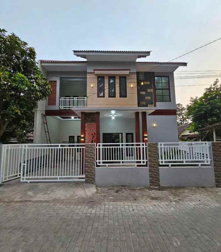 dijual rumah baru hook dekat ke kampus upn di maguwo