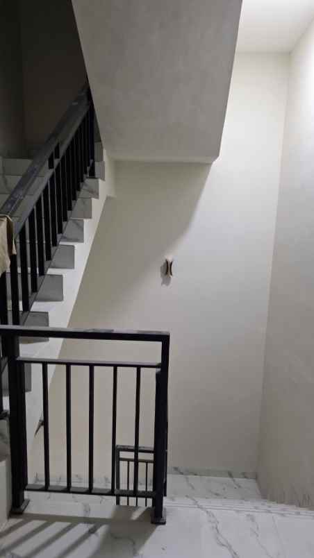 dijual rumah belakang mall kelapa gading
