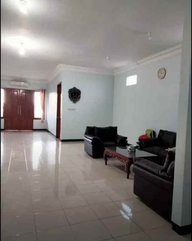 dijual rumah bisa buat usaha surabaya