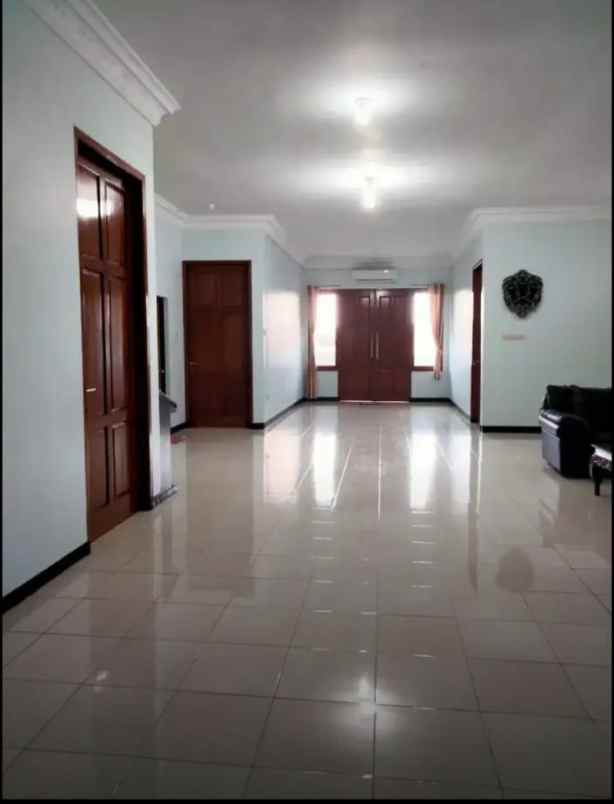 dijual rumah bisa buat usaha surabaya