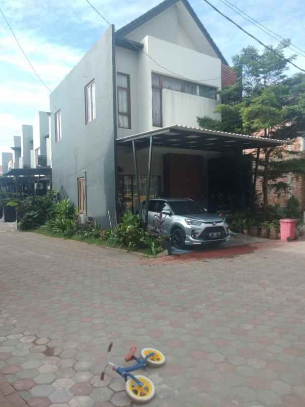 dijual rumah buaran tangerang