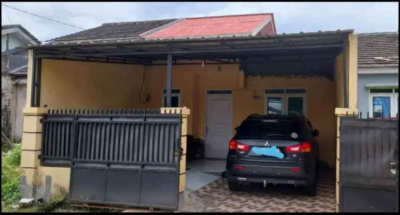 dijual rumah bukit aster