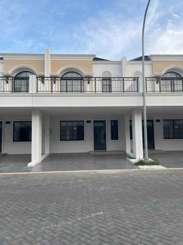 dijual rumah bukit nirmala pik2