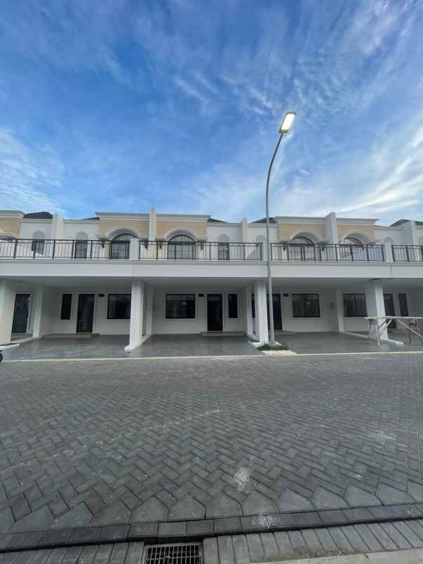 dijual rumah bukit nirmala pik2