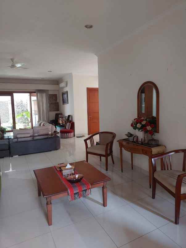 dijual rumah bumi bintaro