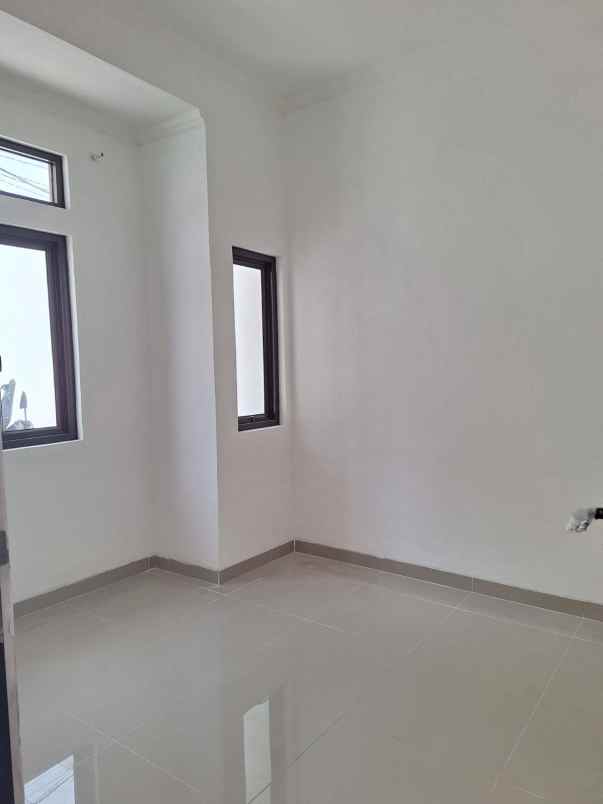 dijual rumah bumi rinjani mustikajaya