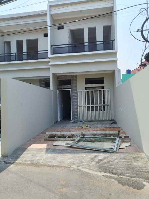 dijual rumah cilangkap