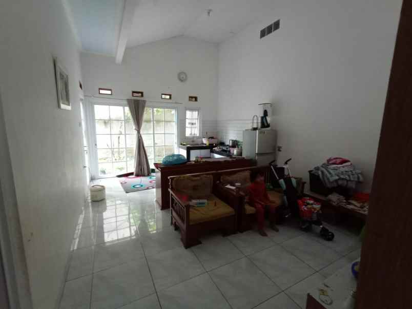 dijual rumah cipageran