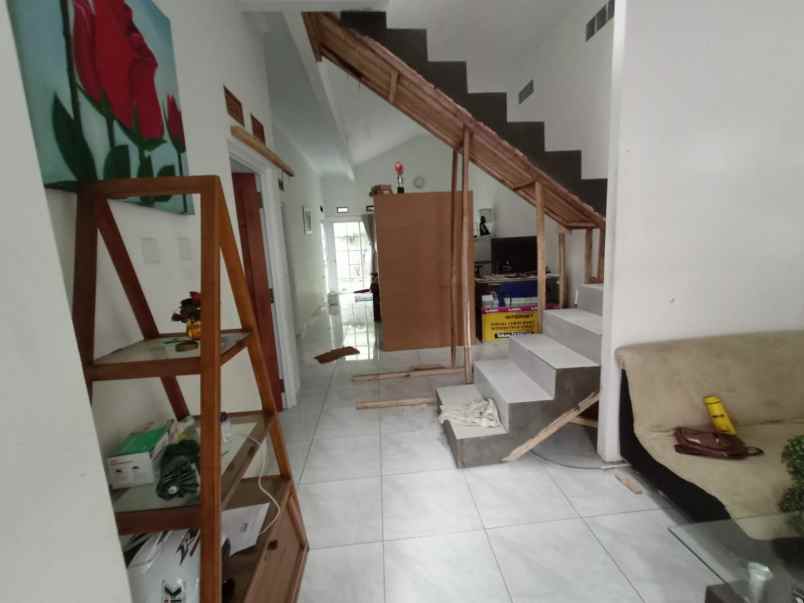 dijual rumah cipageran