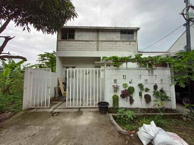 dijual rumah cipageran