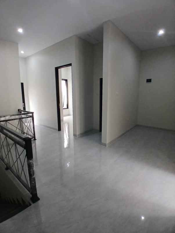 dijual rumah cipedak