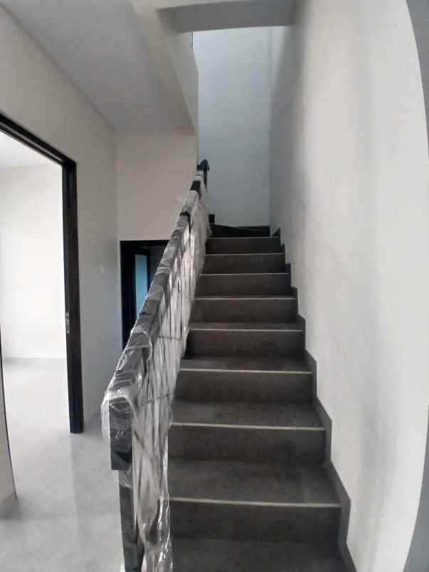 dijual rumah cipedak