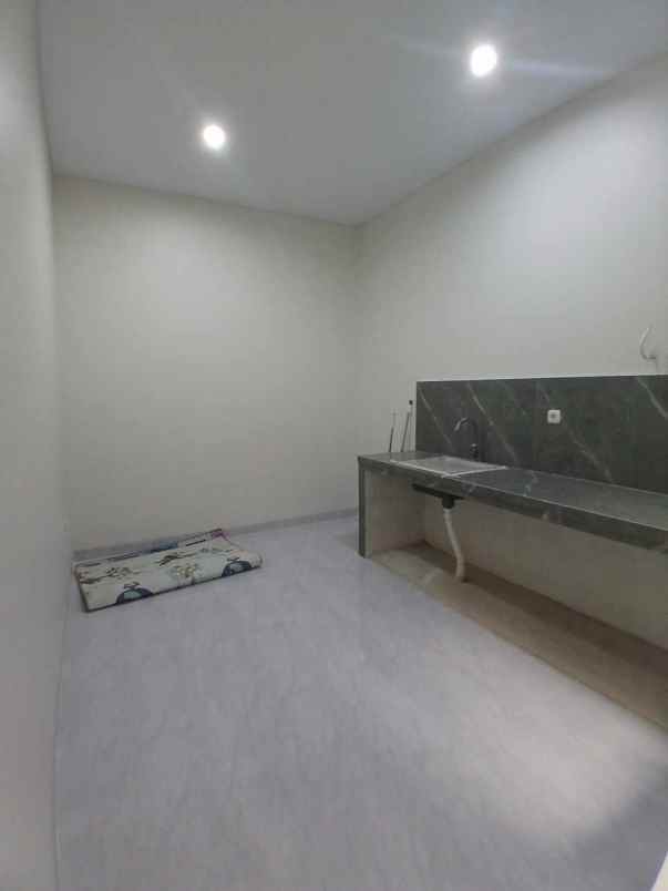 dijual rumah cipedak
