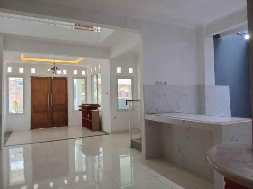 dijual rumah ciporeat