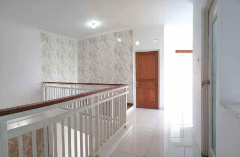 dijual rumah ciporeat