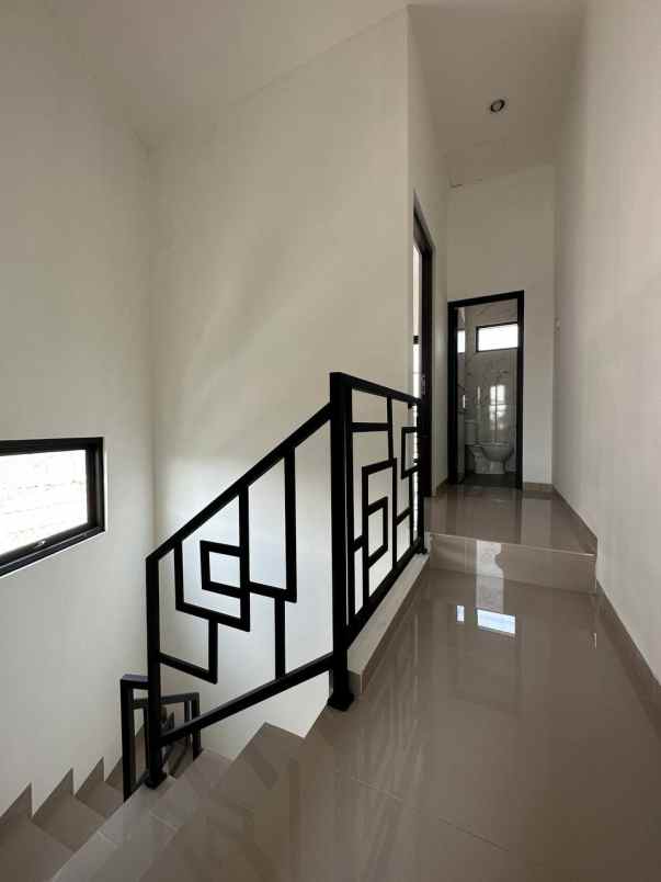 dijual rumah ciracas