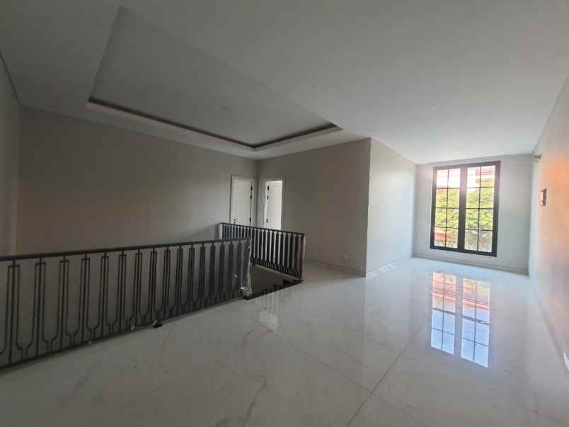 dijual rumah citraland surabaya