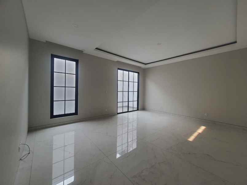 dijual rumah citraland surabaya