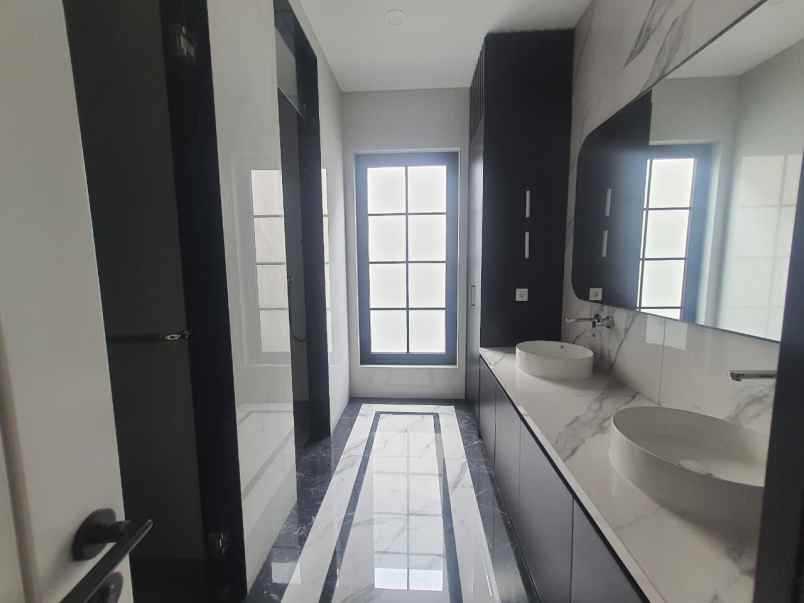 dijual rumah citraland surabaya