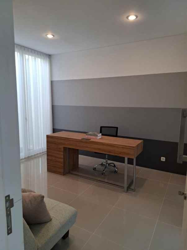 dijual rumah citraland surabaya