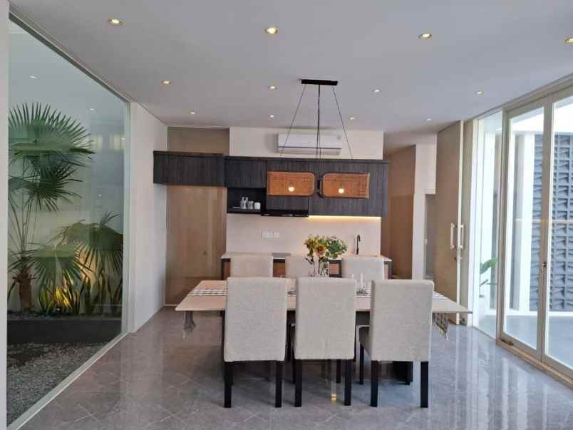 dijual rumah citraland surabaya