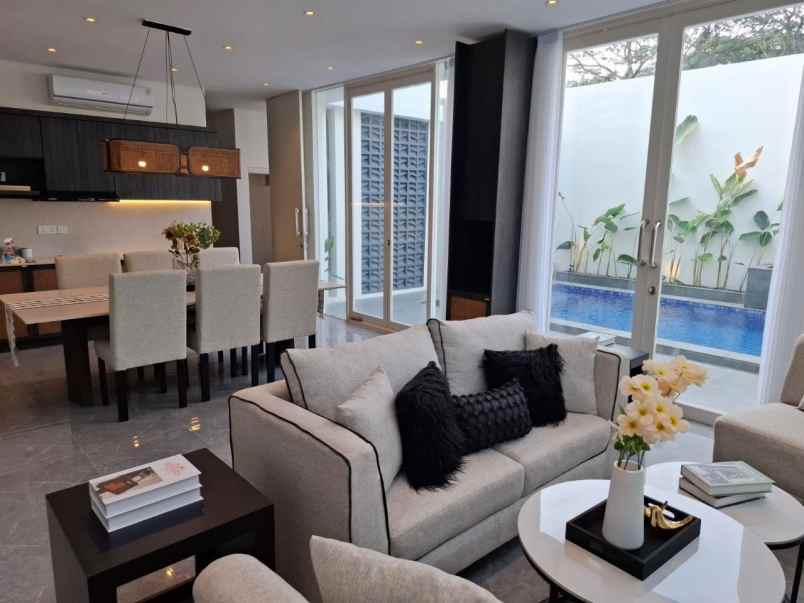 dijual rumah citraland surabaya