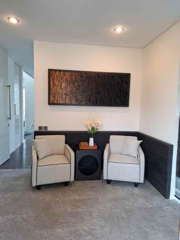 dijual rumah citraland surabaya barat