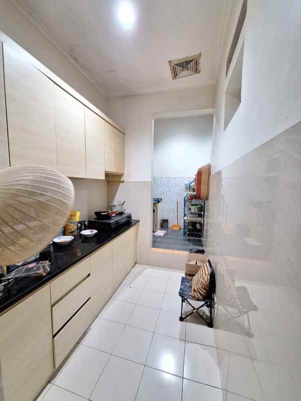 dijual rumah cluster aralia harapan