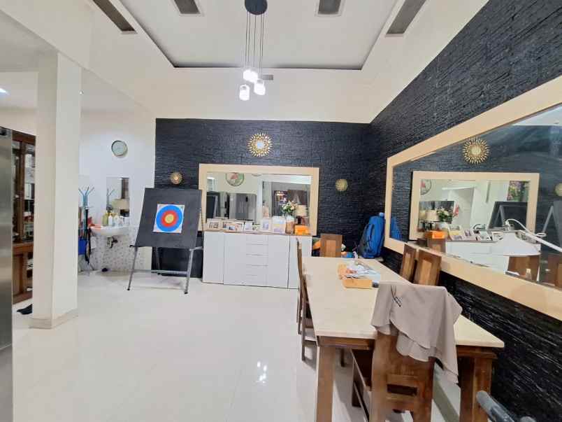 dijual rumah cluster aralia harapan