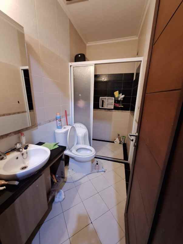 dijual rumah cluster aralia harapan