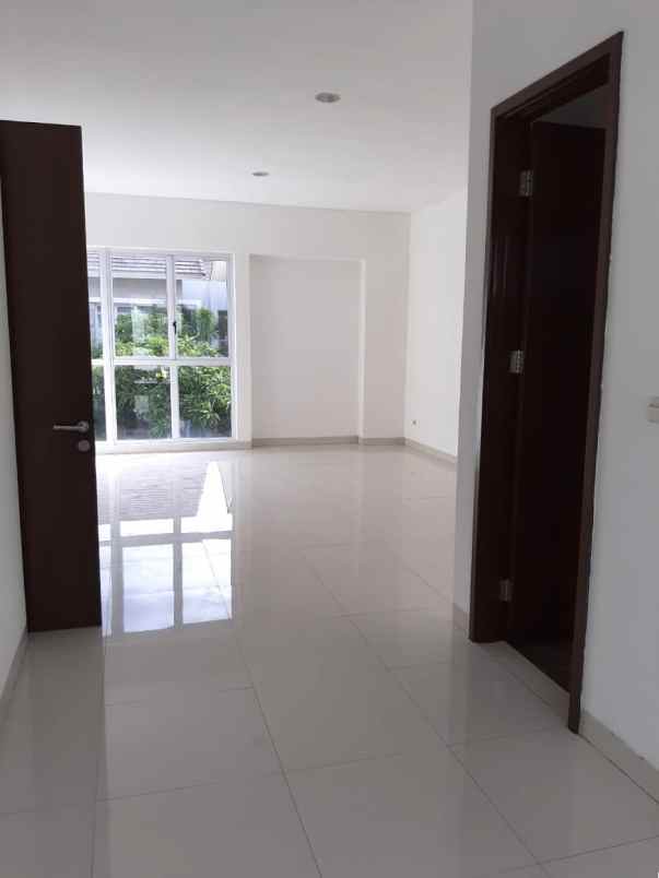 dijual rumah cluster palm spring jgc