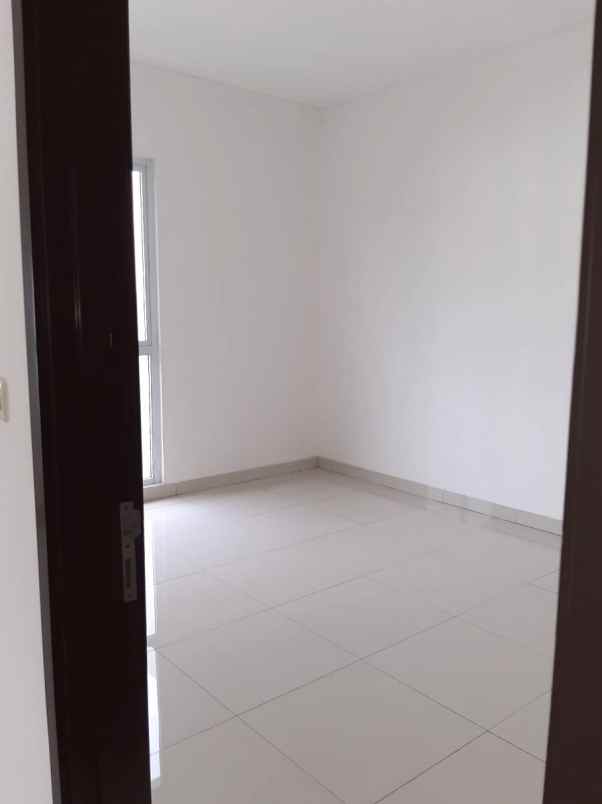 dijual rumah cluster palm spring jgc