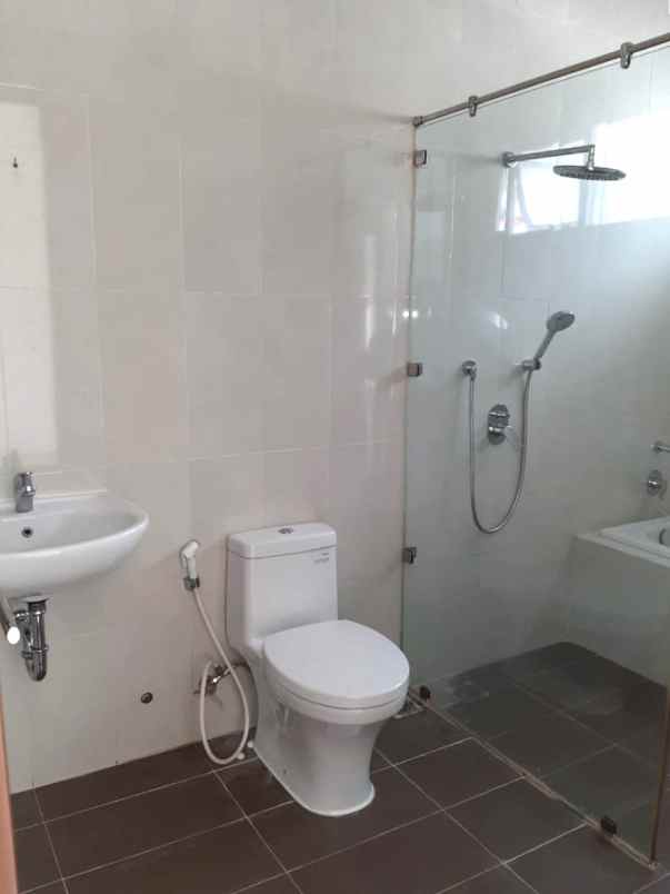 dijual rumah cluster palm spring jgc