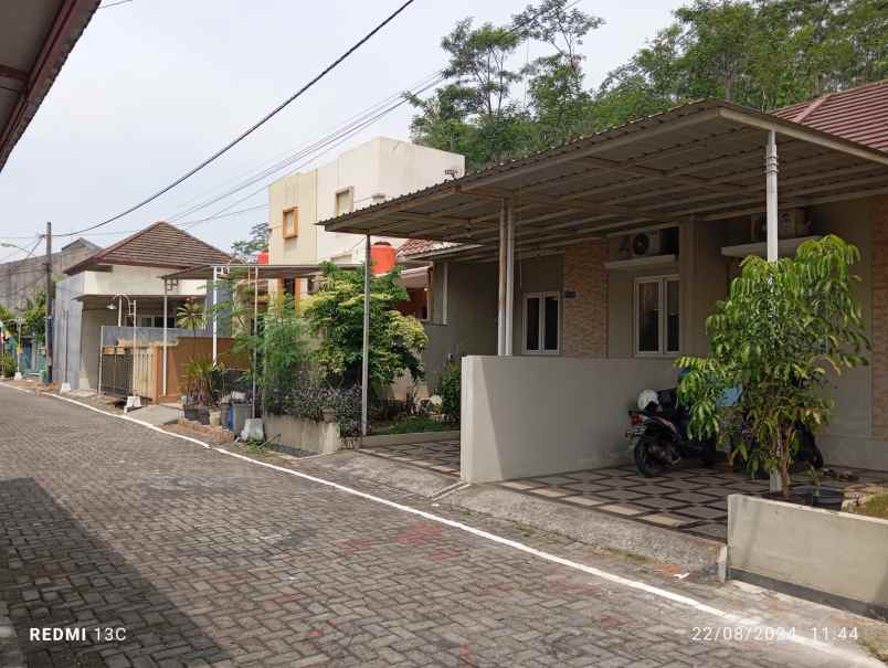 dijual rumah daarra residence