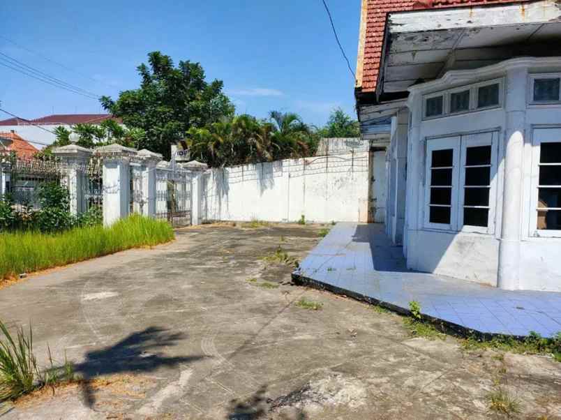 dijual rumah darmo kec wonokromo