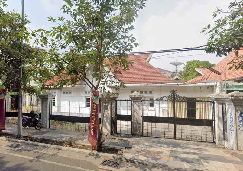 dijual rumah darmo kec wonokromo