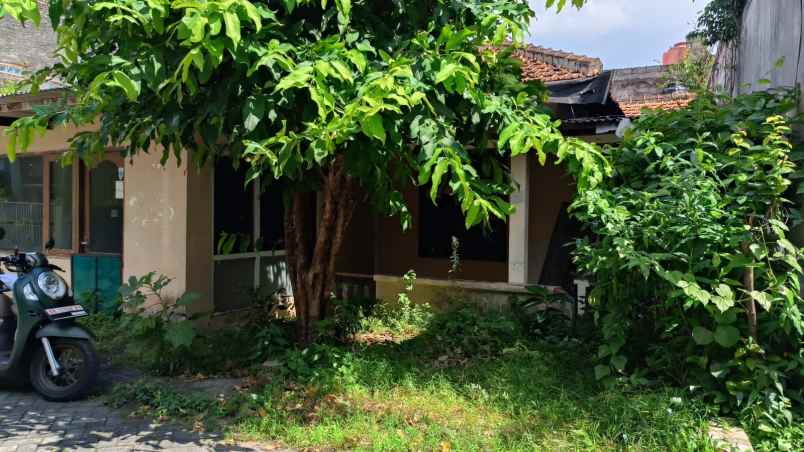 dijual rumah dekat hotel lafayatte superindo jakal