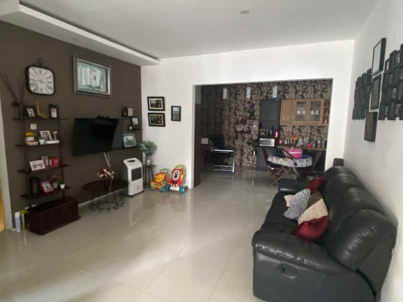 dijual rumah deltasari baru