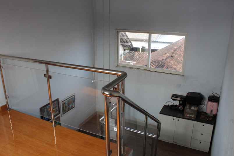 dijual rumah desa setail kec genteng